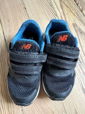 New Balance Kids Black & Blue Velcro Sneakers with Red Logo